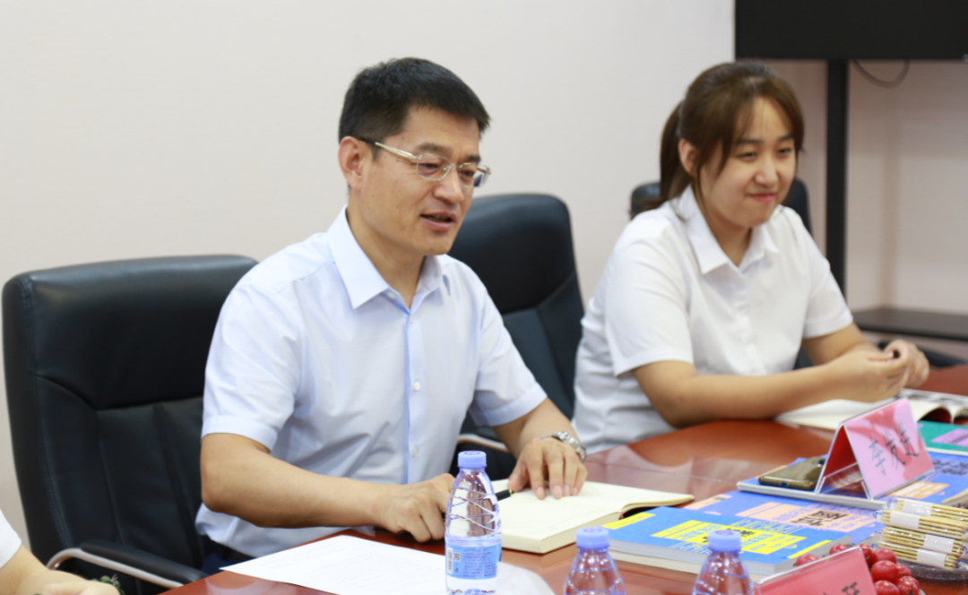 社科賽斯總裁、黨支部書記李發進接受教育行業研究媒體多鯨記者采訪！